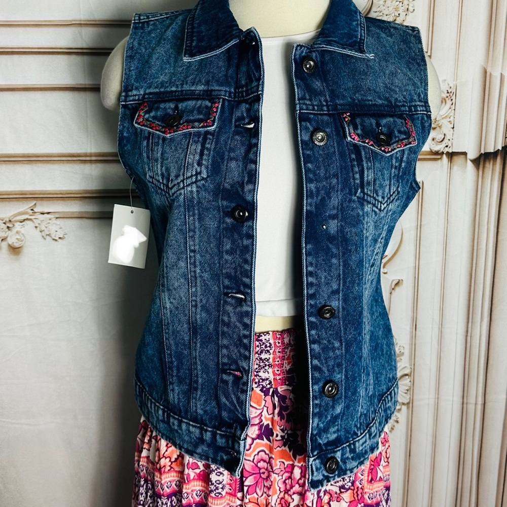 Embroidered Dark Blue Denim Vest with Pink Floral Heart - Picture 11 of 11